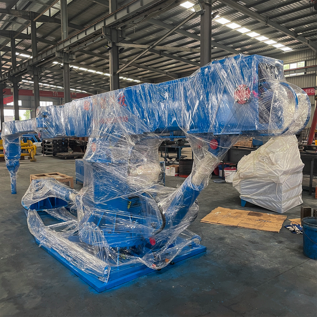 Intermediate frequency furnace manipulator