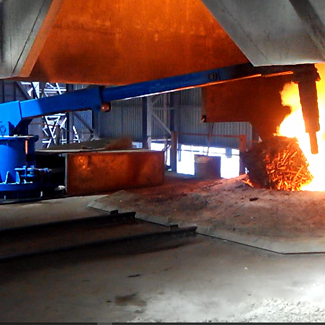 Medium frequency induction furnace manipulator